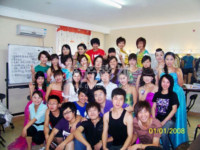 如何寻找口碑好的影视化妆学校