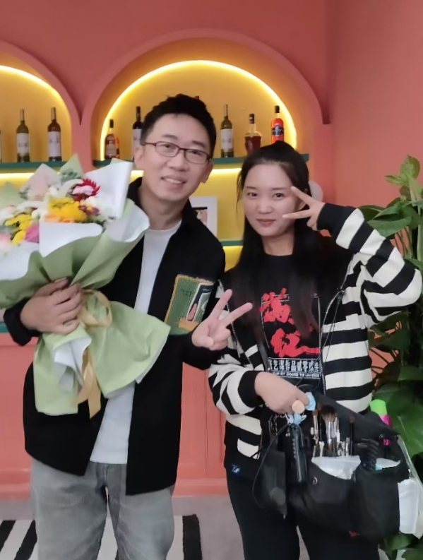 剧组化妆师就业包吃包住是真的吗