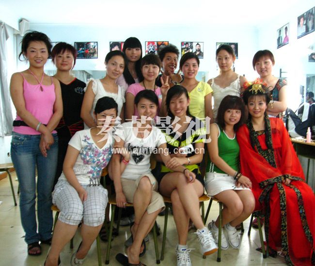 学化妆的人那么多为什么剧组还缺化妆师