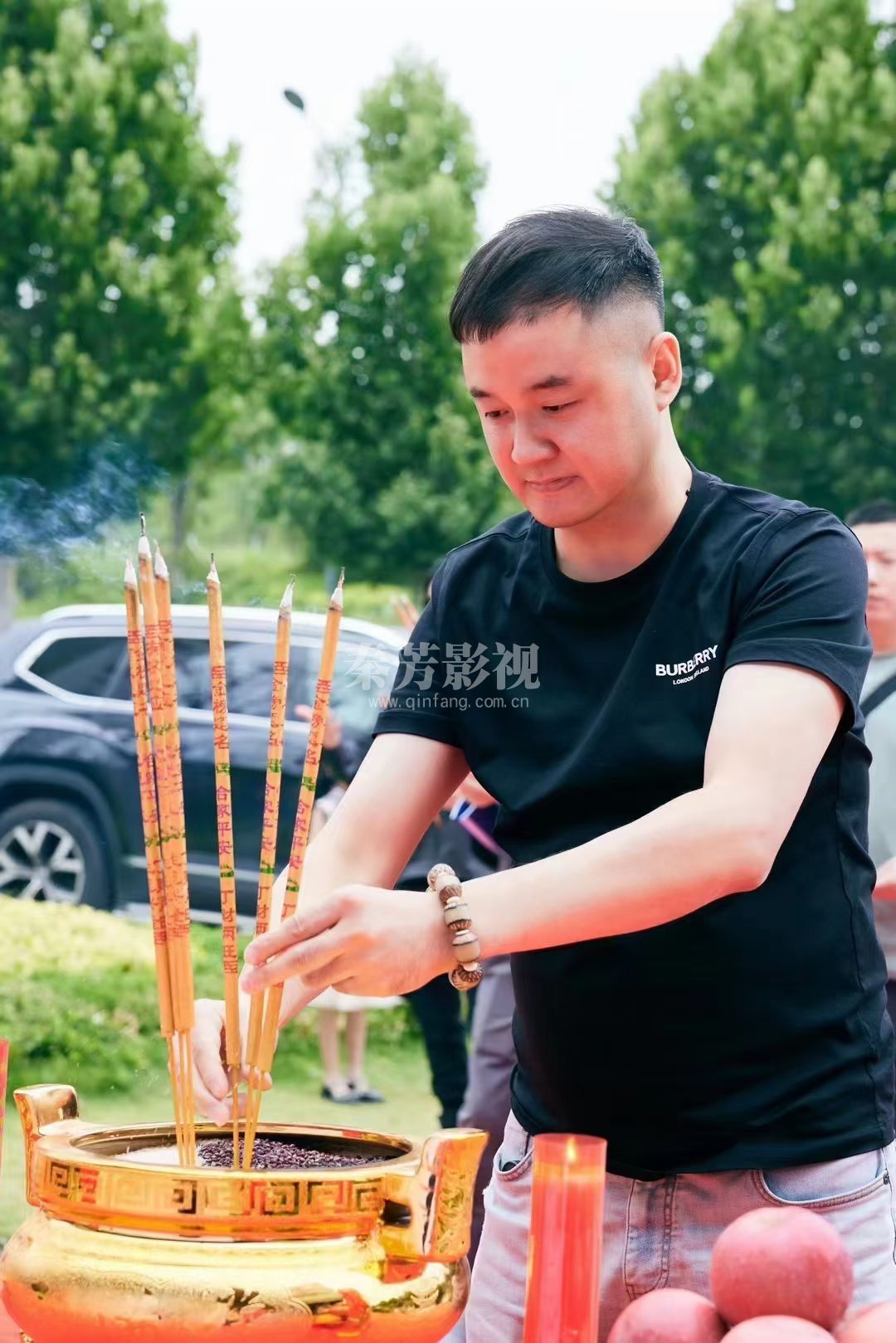 郝梦茹在院线电影《好好活着》剧组杀青