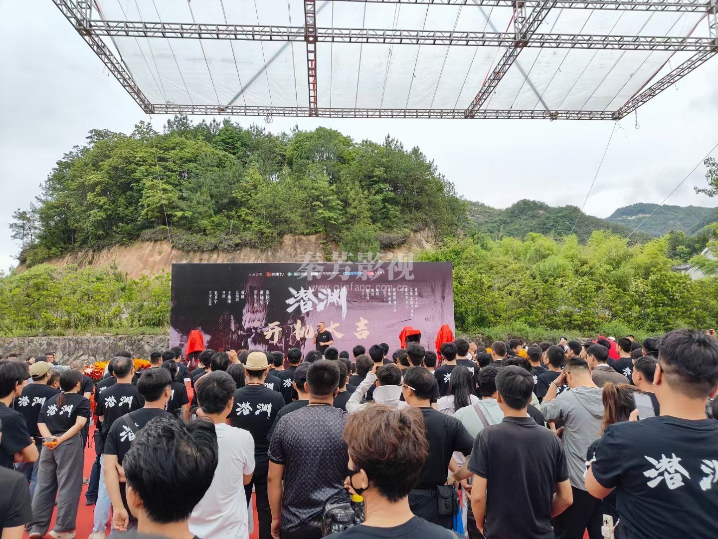 #错位 谎言与现实交错，善恶难辨，人心难解。爱奇艺迷雾剧场，#交错的场景更名为错位 敬请期待！