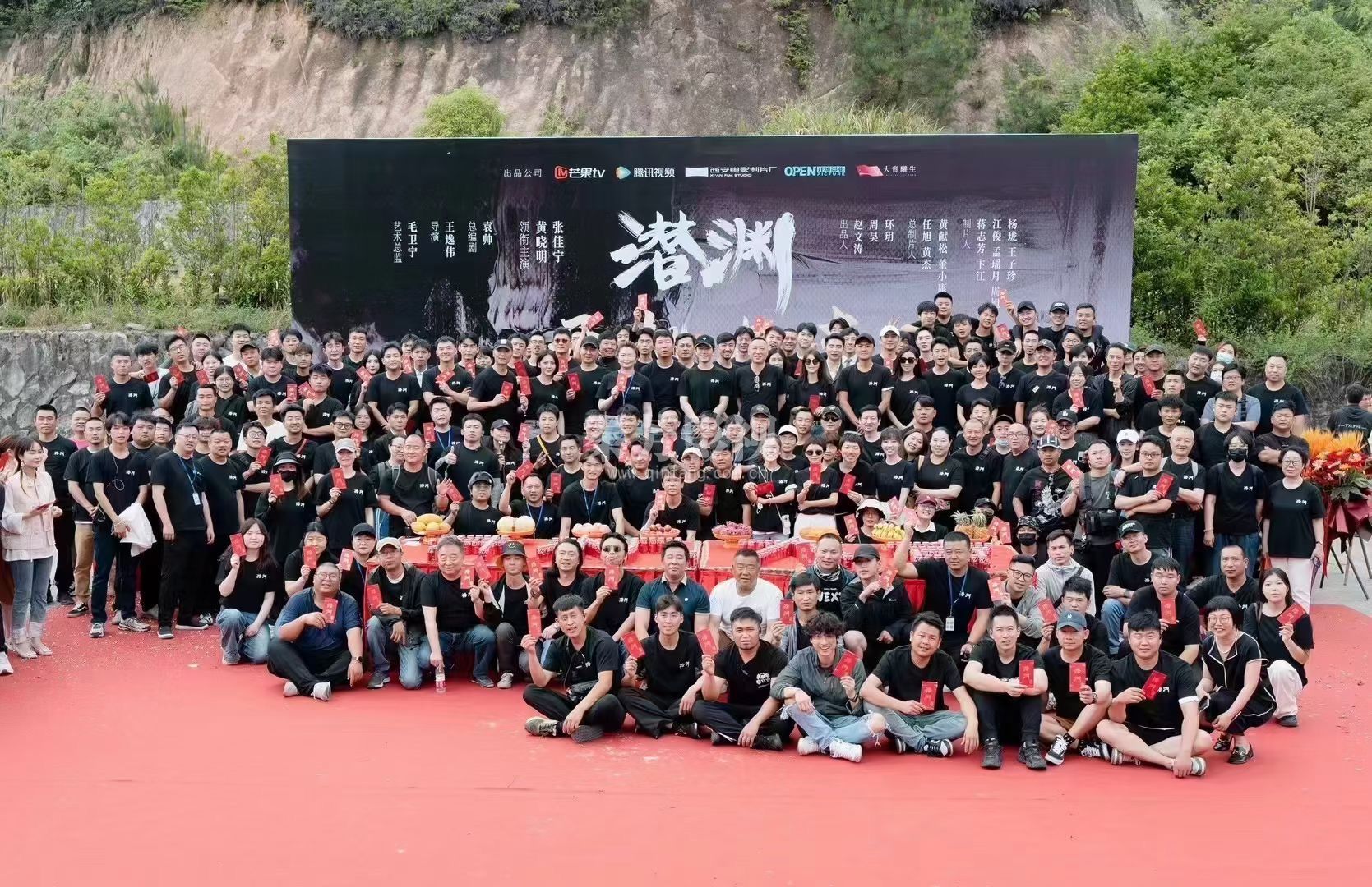 #错位 谎言与现实交错，善恶难辨，人心难解。爱奇艺迷雾剧场，#交错的场景更名为错位 敬请期待！