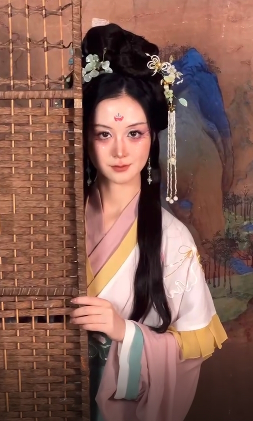 化妆师在剧组的工作是怎样的