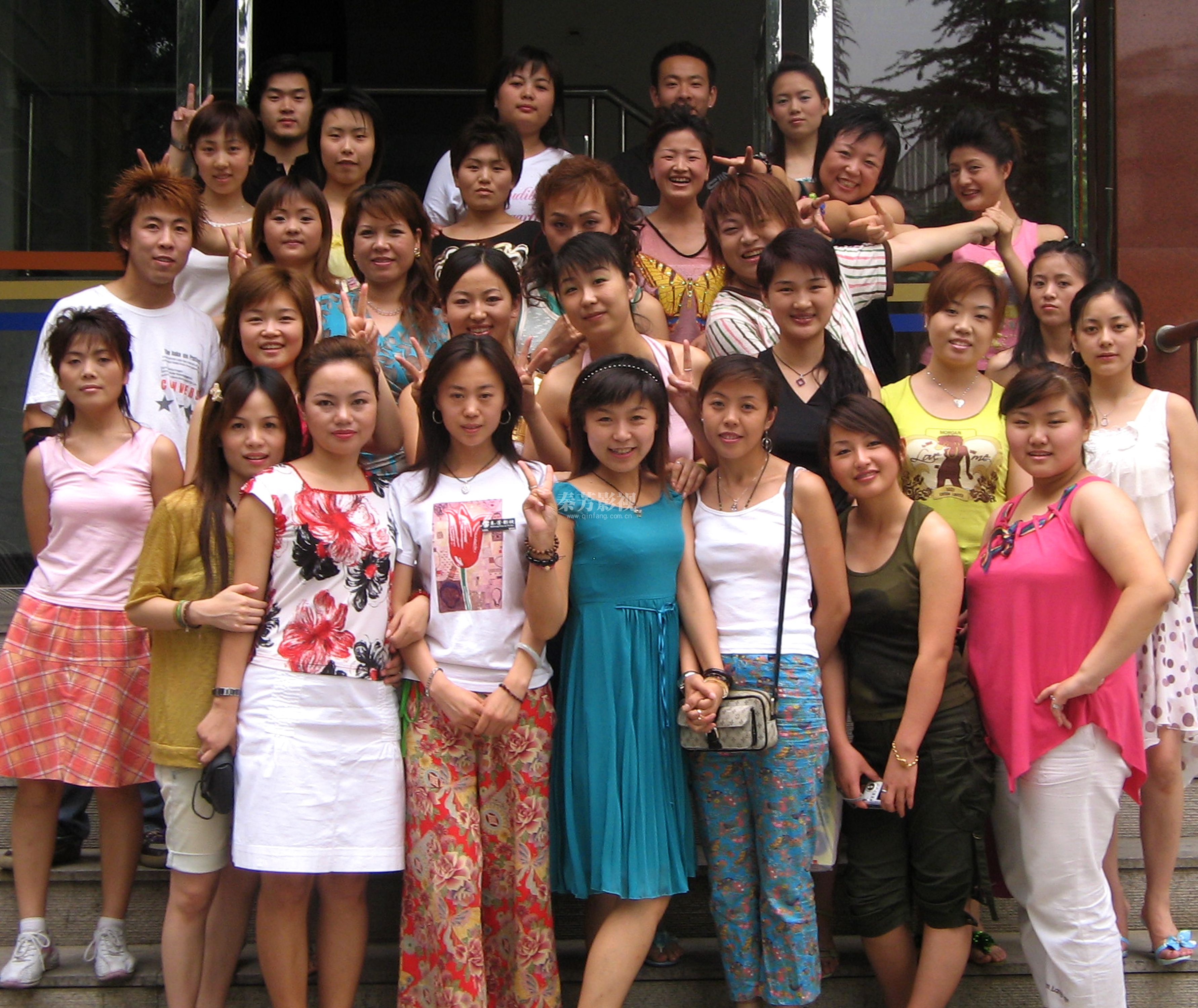 剧组化妆师这个行业好不好？是否从事的人太多了？现在入行怎么样？