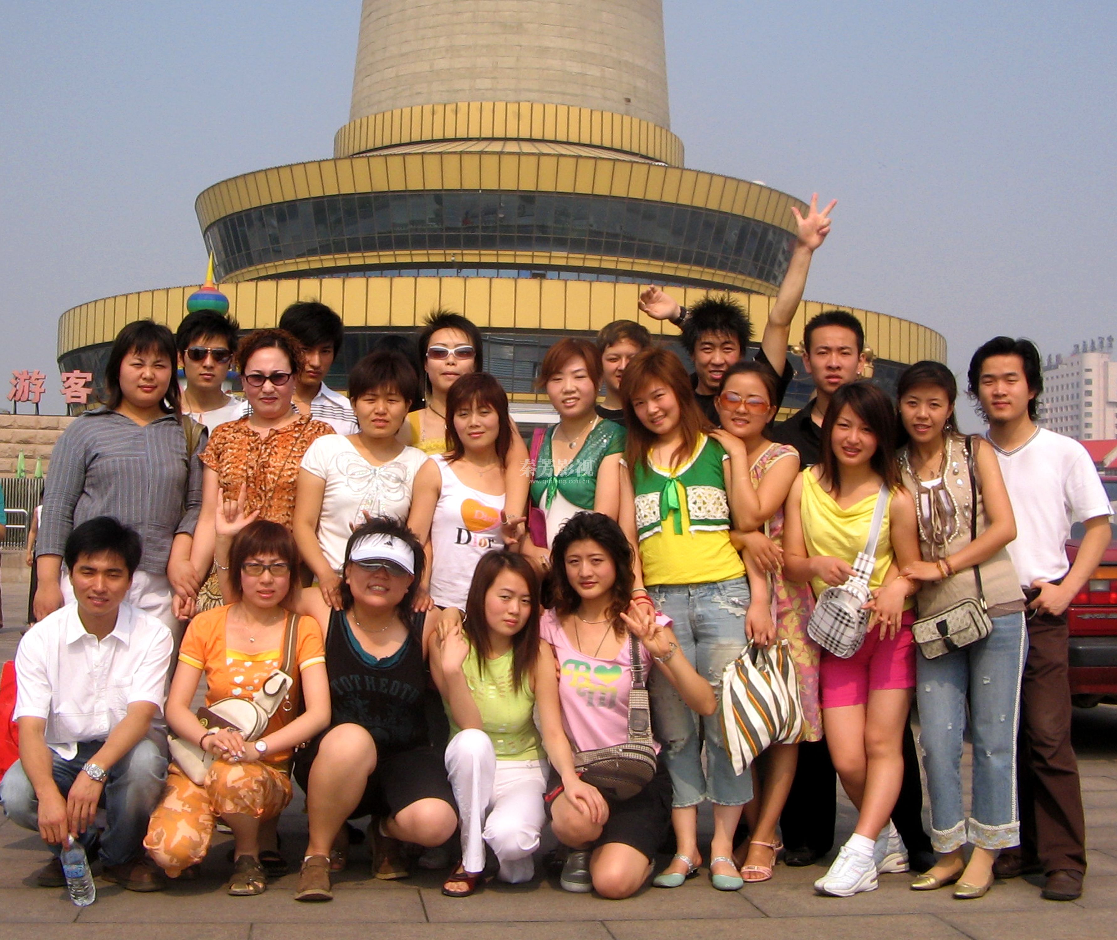 想接触明星试试这招 学化妆做明星化妆师