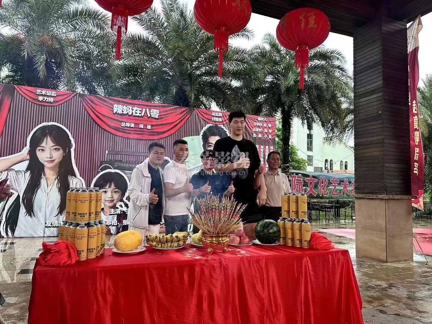 恭喜林苗同学就业剧组杀青大吉，边做化妆师边做兼职演员