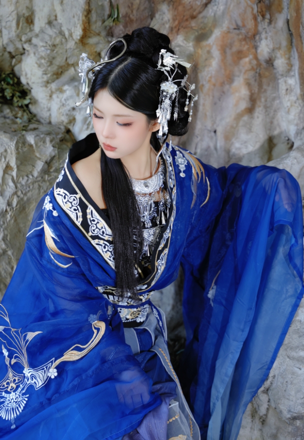 2024年女生学化妆有前途吗？会不会踩雷