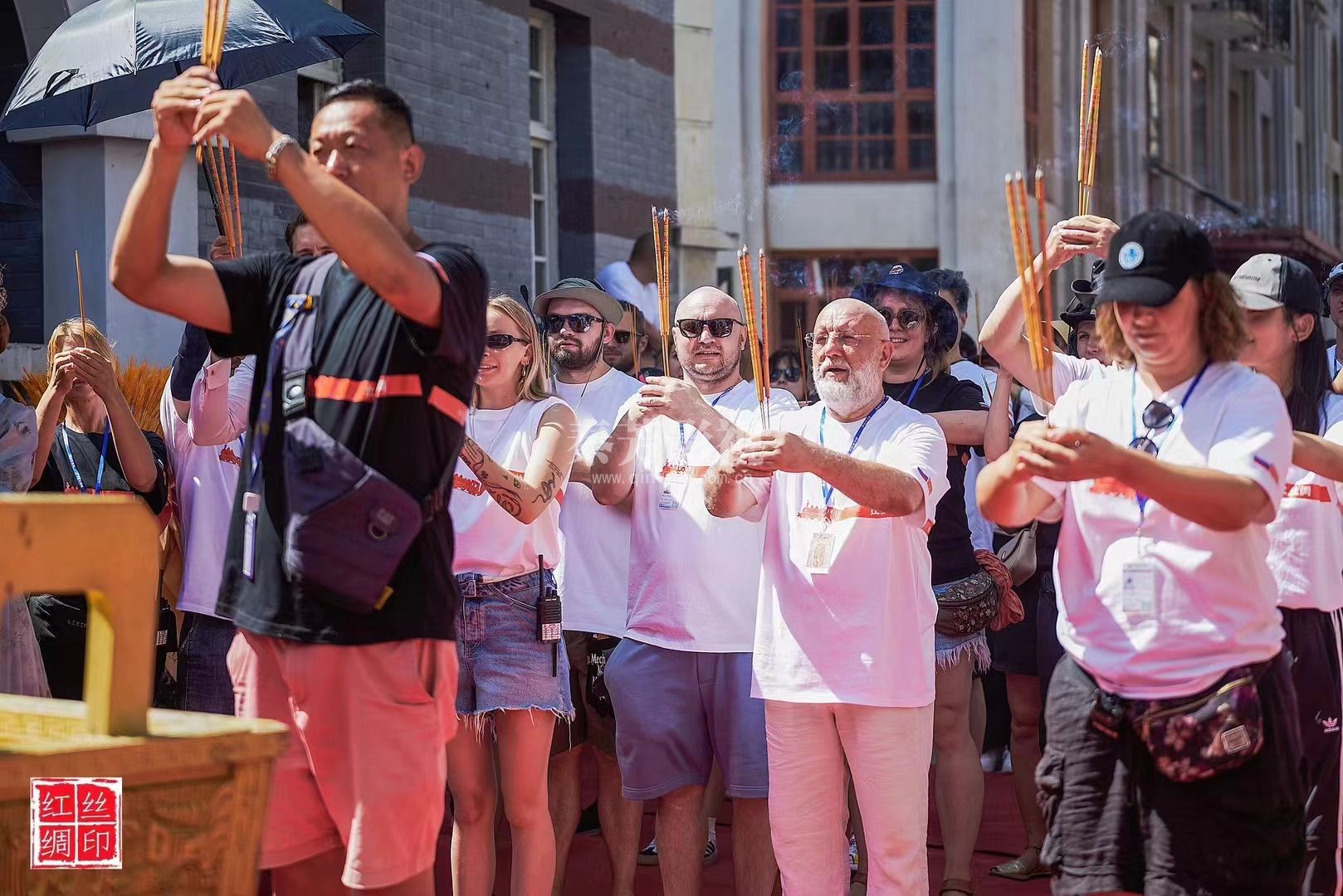 《红丝绸》开机大吉 该片讲述1928年在莫斯科州召开中共六大会议的故事