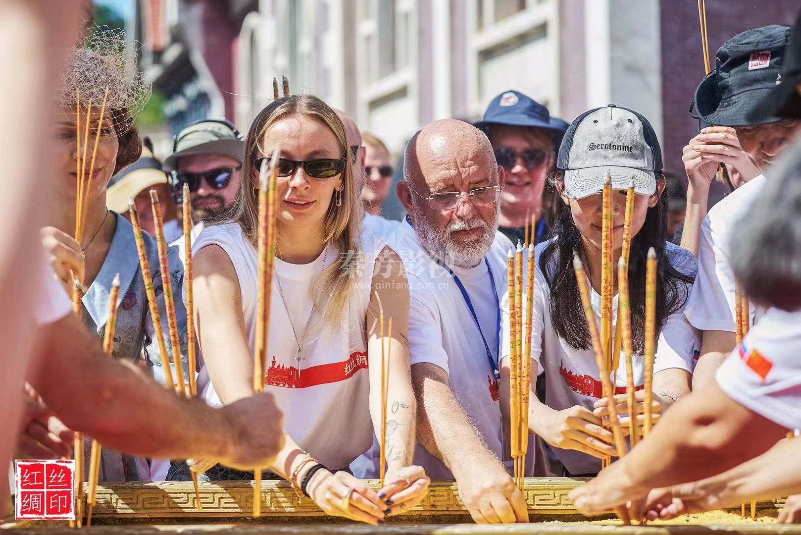 《红丝绸》开机大吉 该片讲述1928年在莫斯科州召开中共六大会议的故事