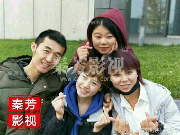 化妆学校在选择时，除了学费，还应该考虑哪些因素