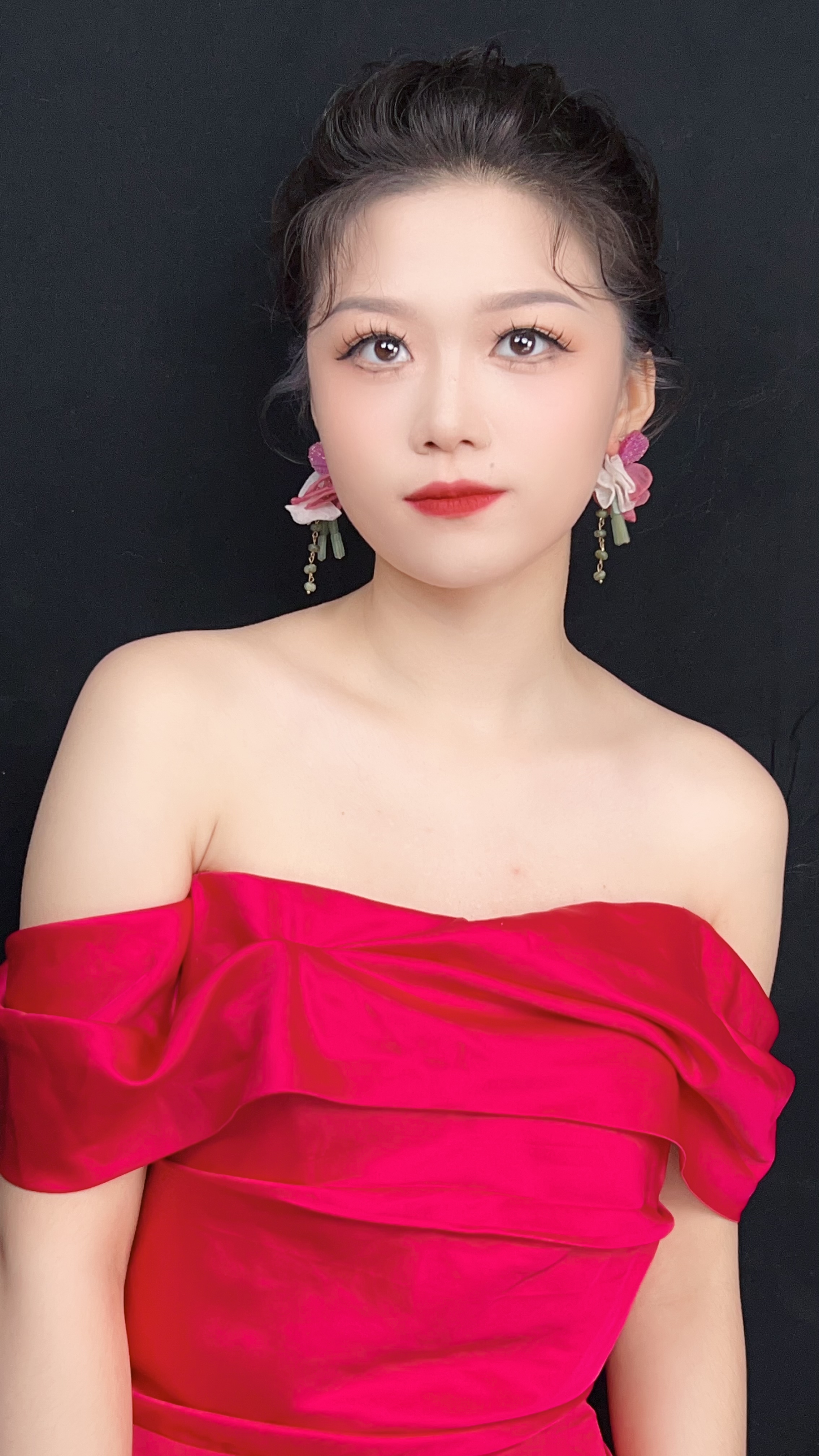 做剧组化妆师真实收入薪资$当剧组化妆师真的能赚几十万