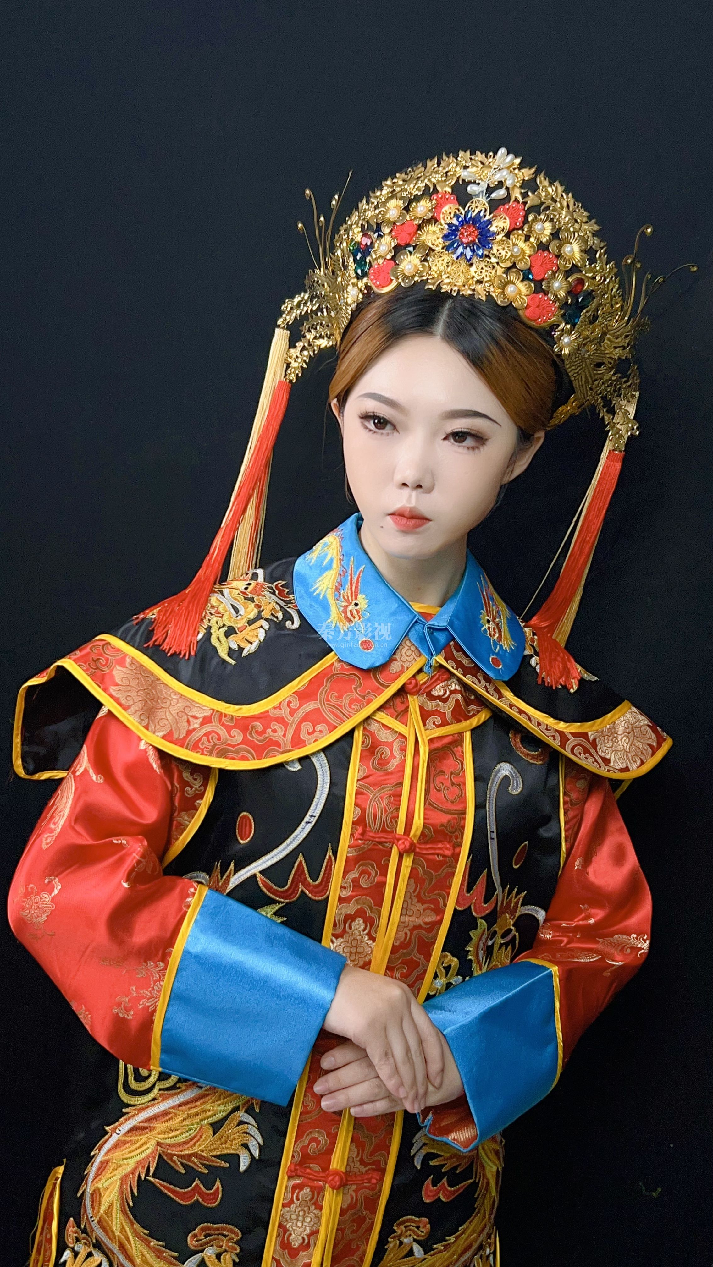 凤冠龙挂秀禾服新娘