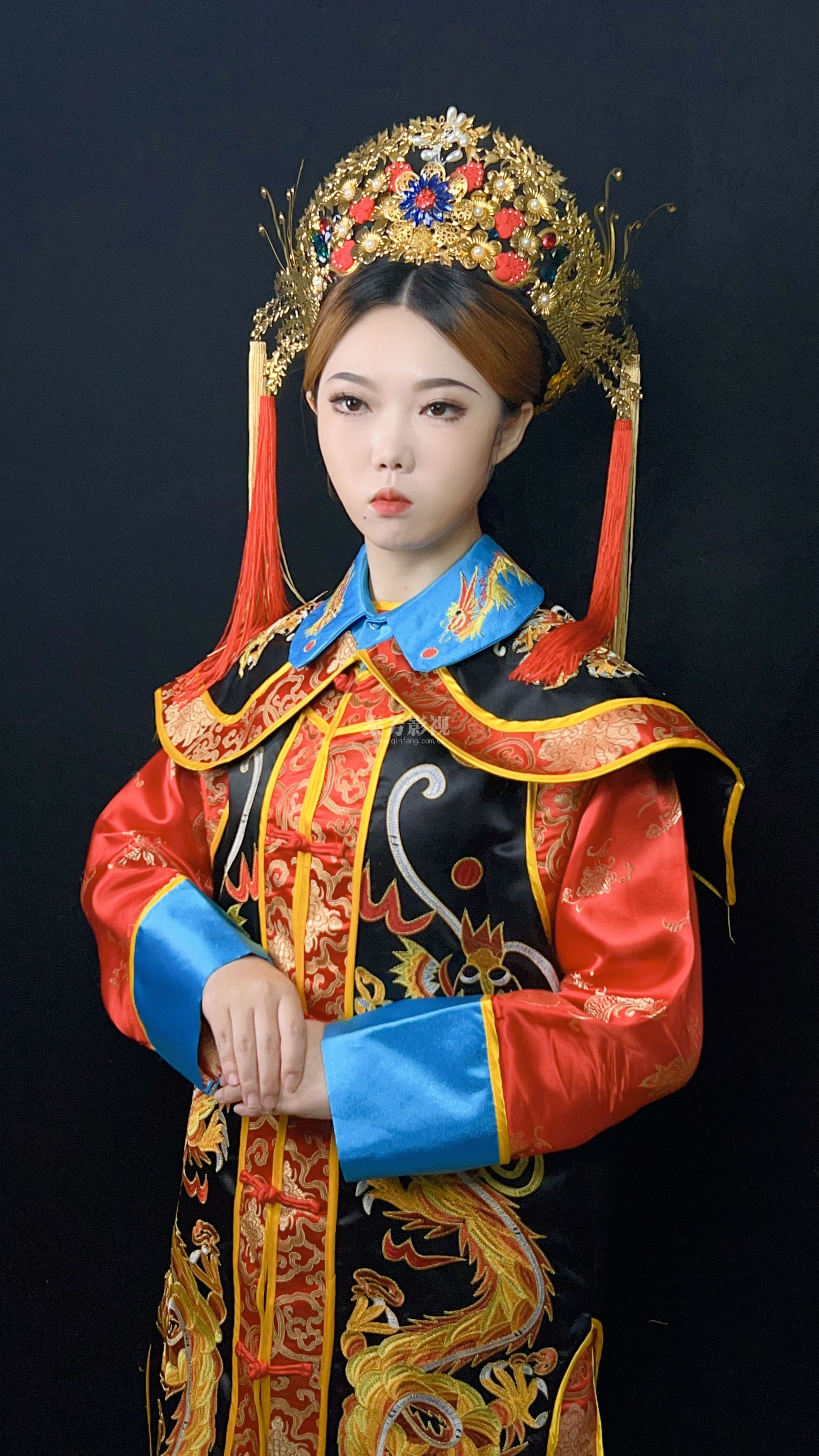 凤冠龙挂秀禾服新娘