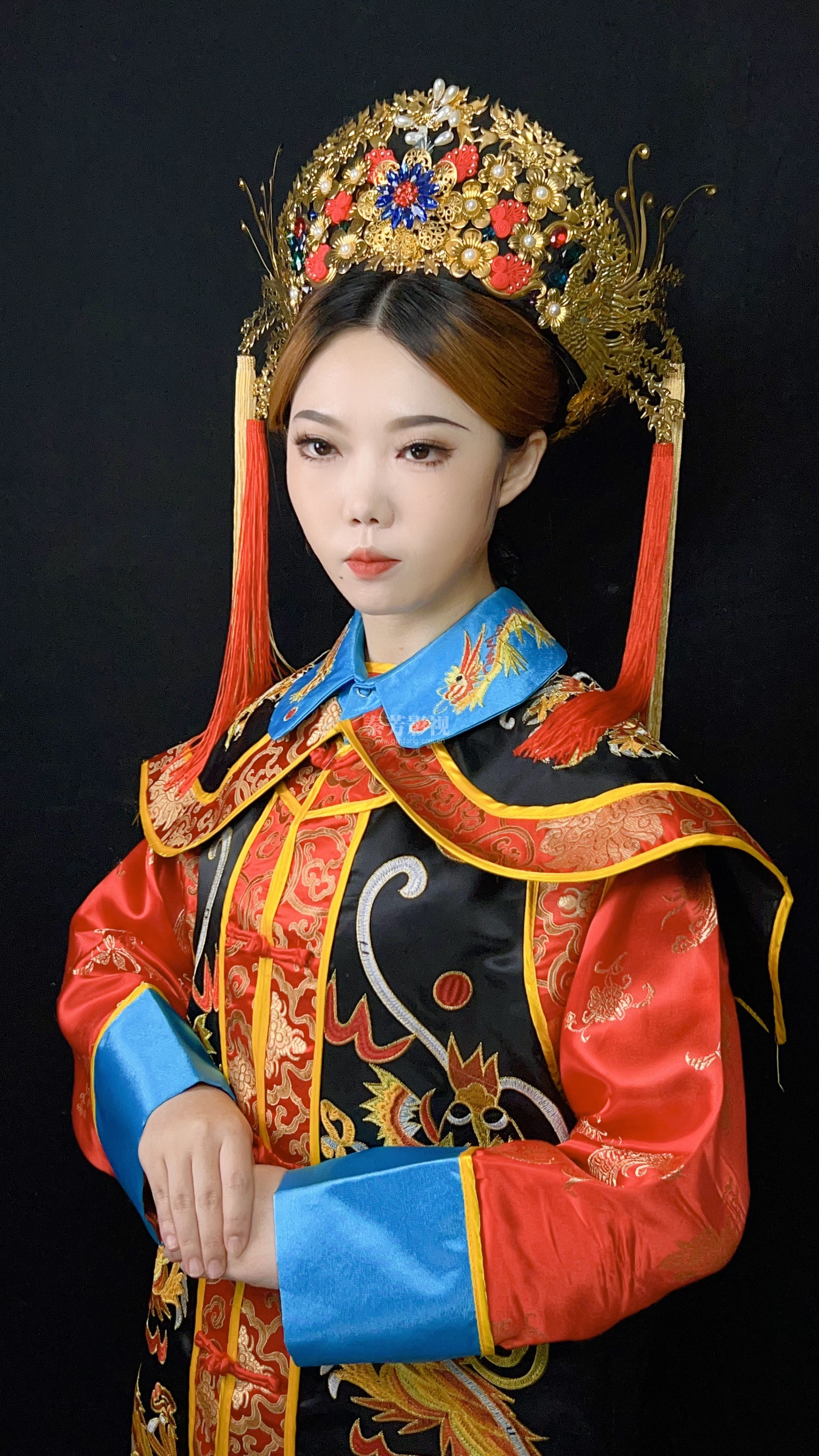 凤冠龙挂秀禾服新娘