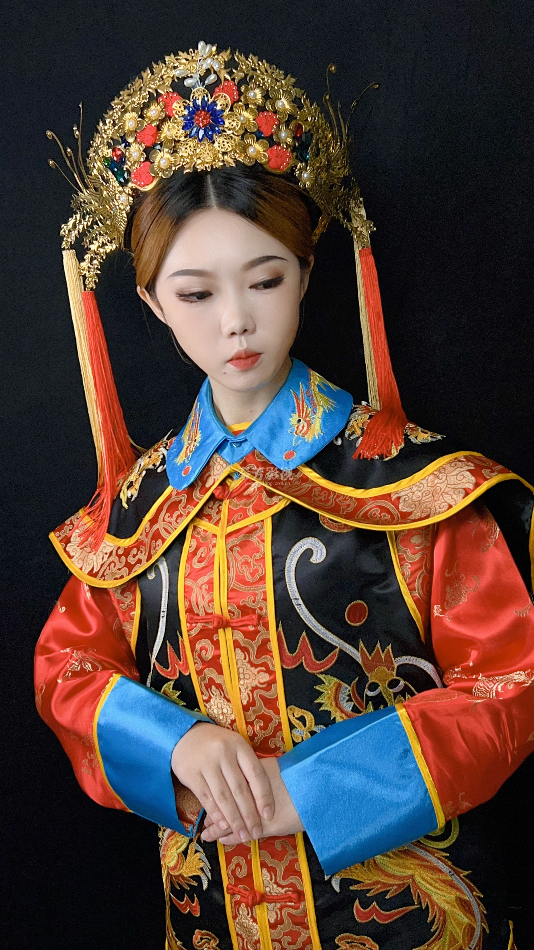 凤冠龙挂秀禾服新娘