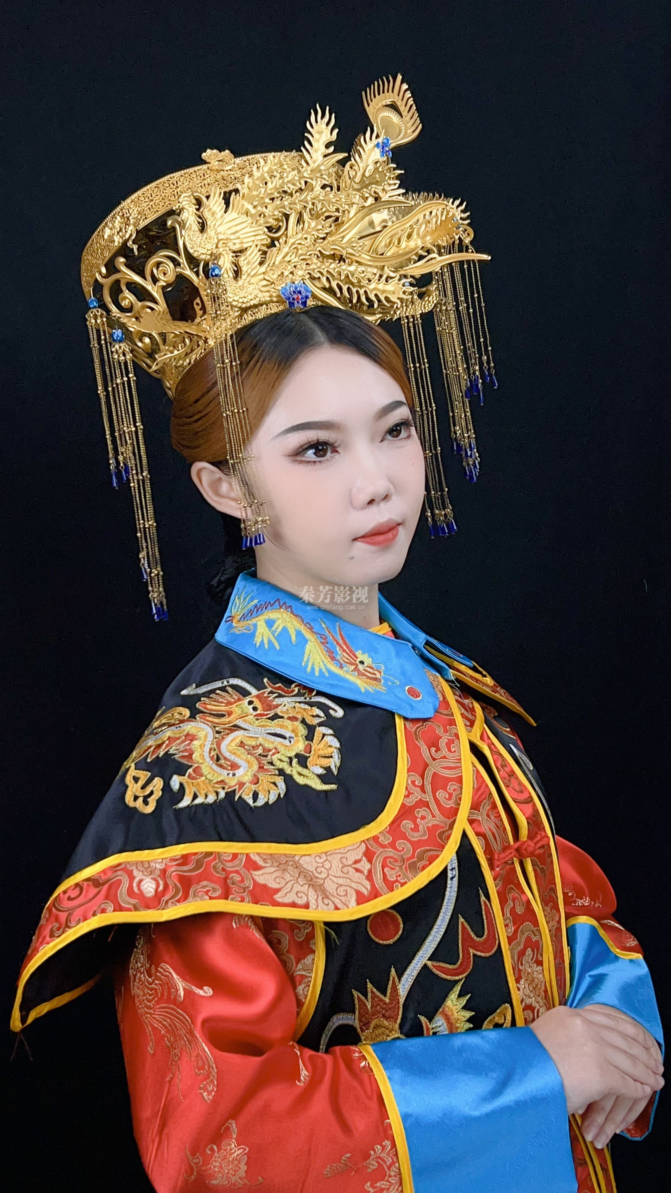 凤冠龙挂秀禾服新娘