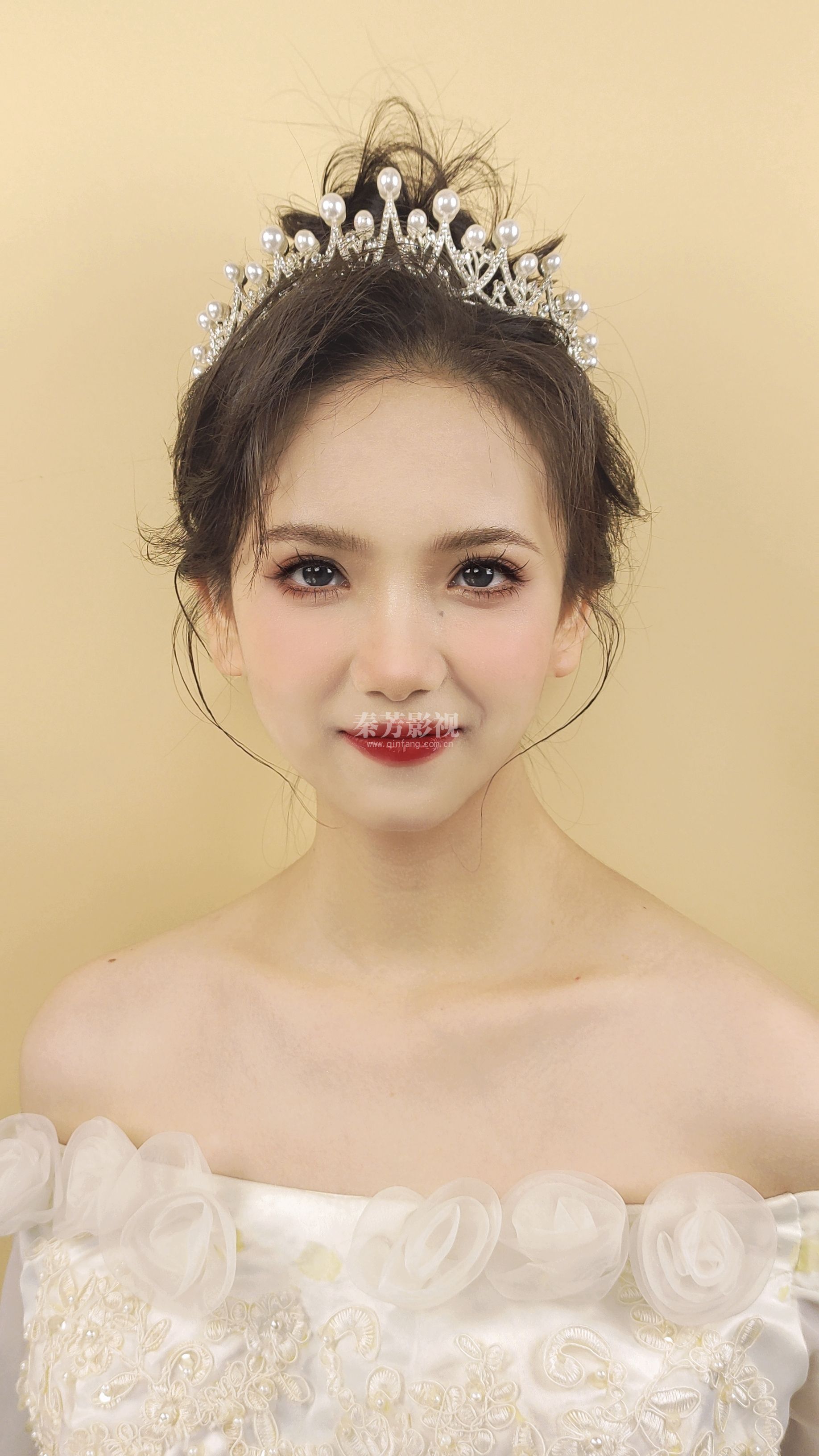 显老但足够漂亮的新娘子