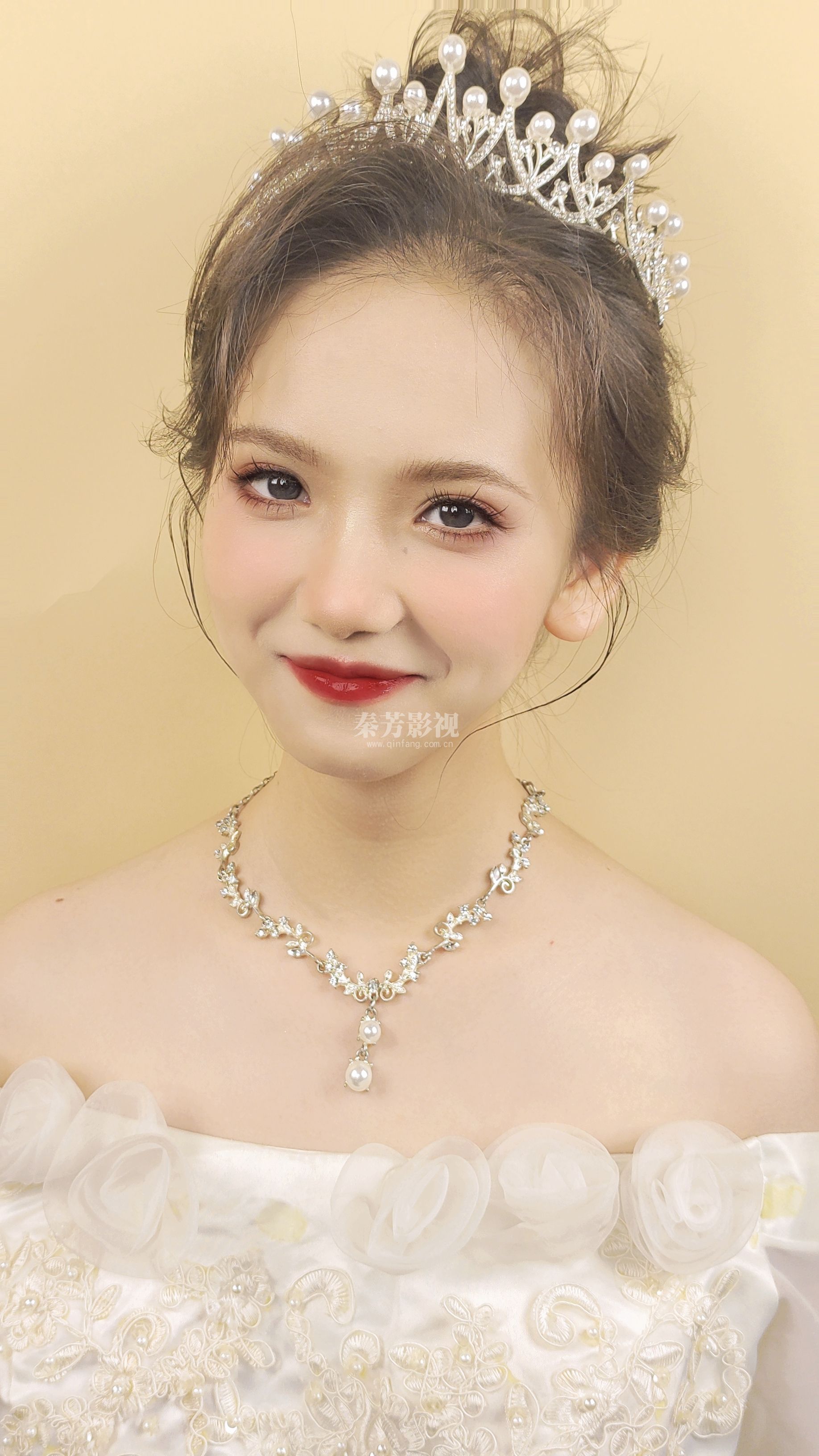 显老但足够漂亮的新娘子