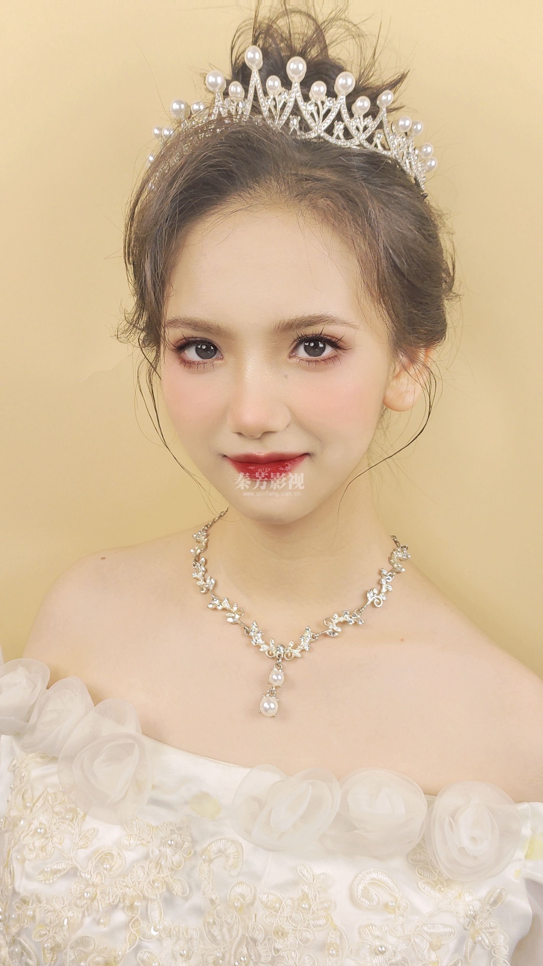 显老但足够漂亮的新娘子