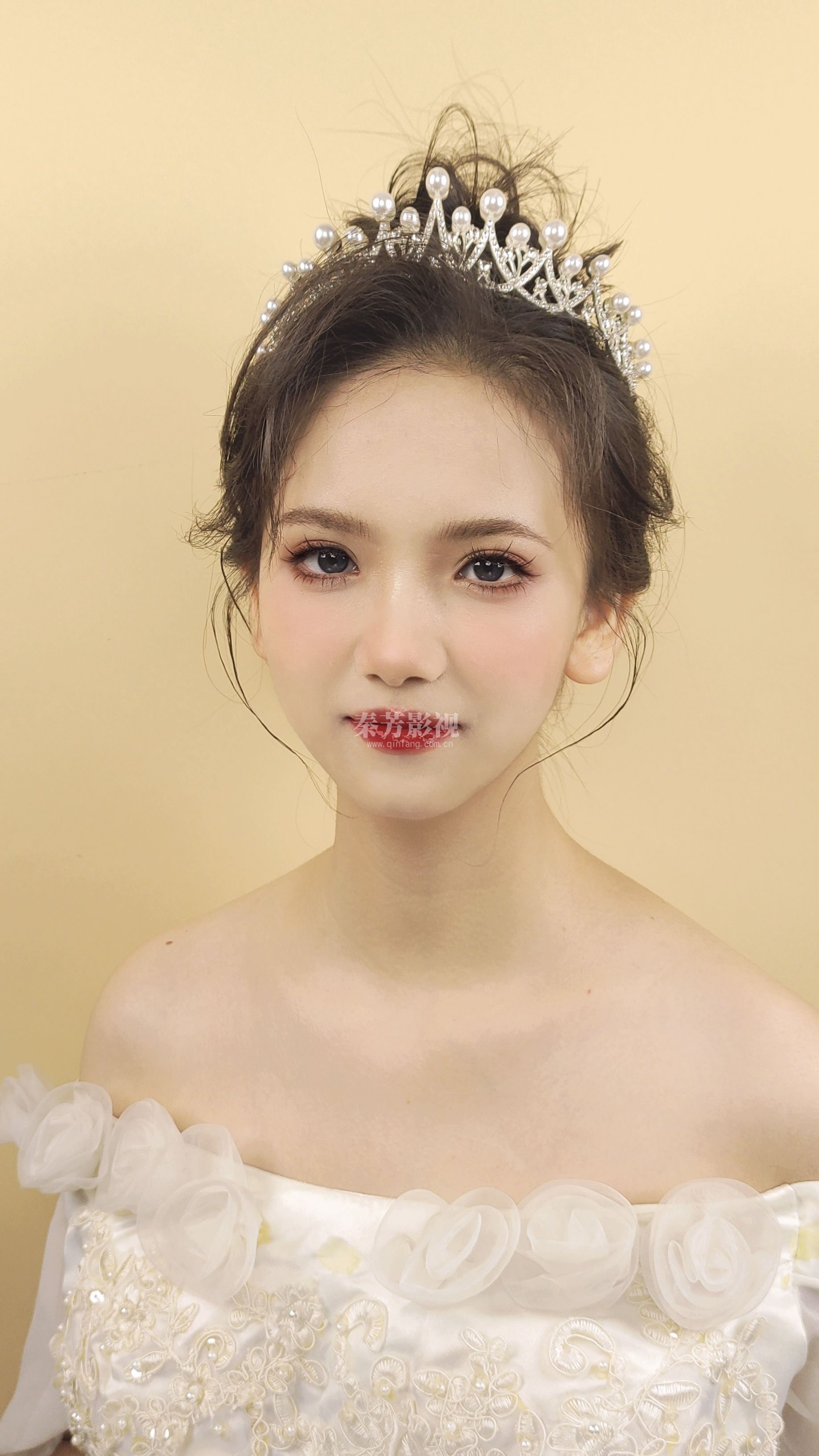 显老但足够漂亮的新娘子