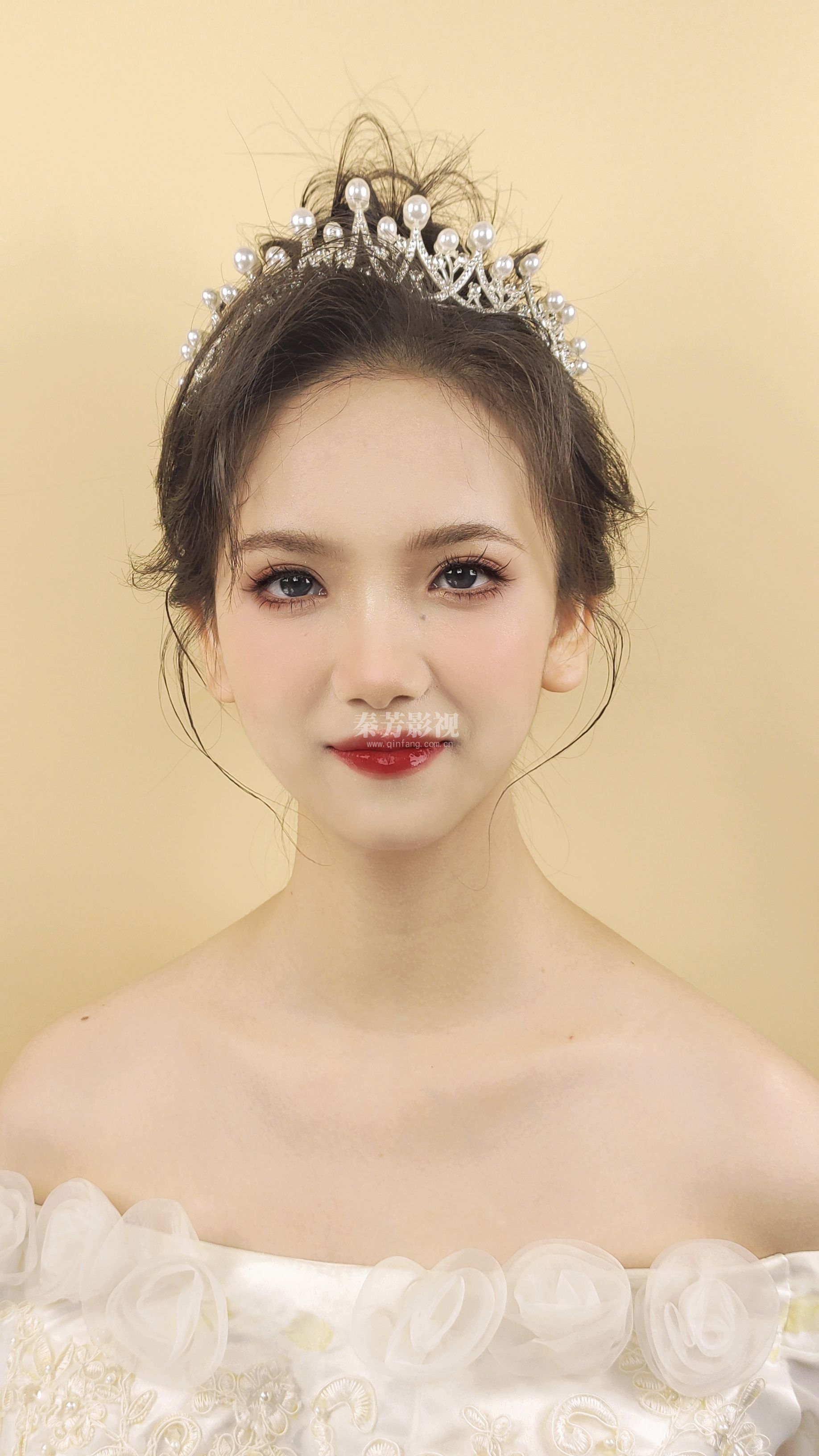 显老但足够漂亮的新娘子