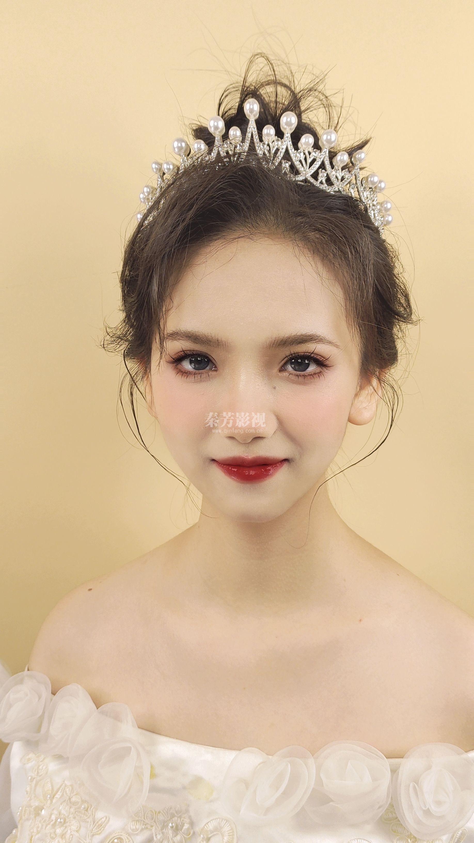 显老但足够漂亮的新娘子