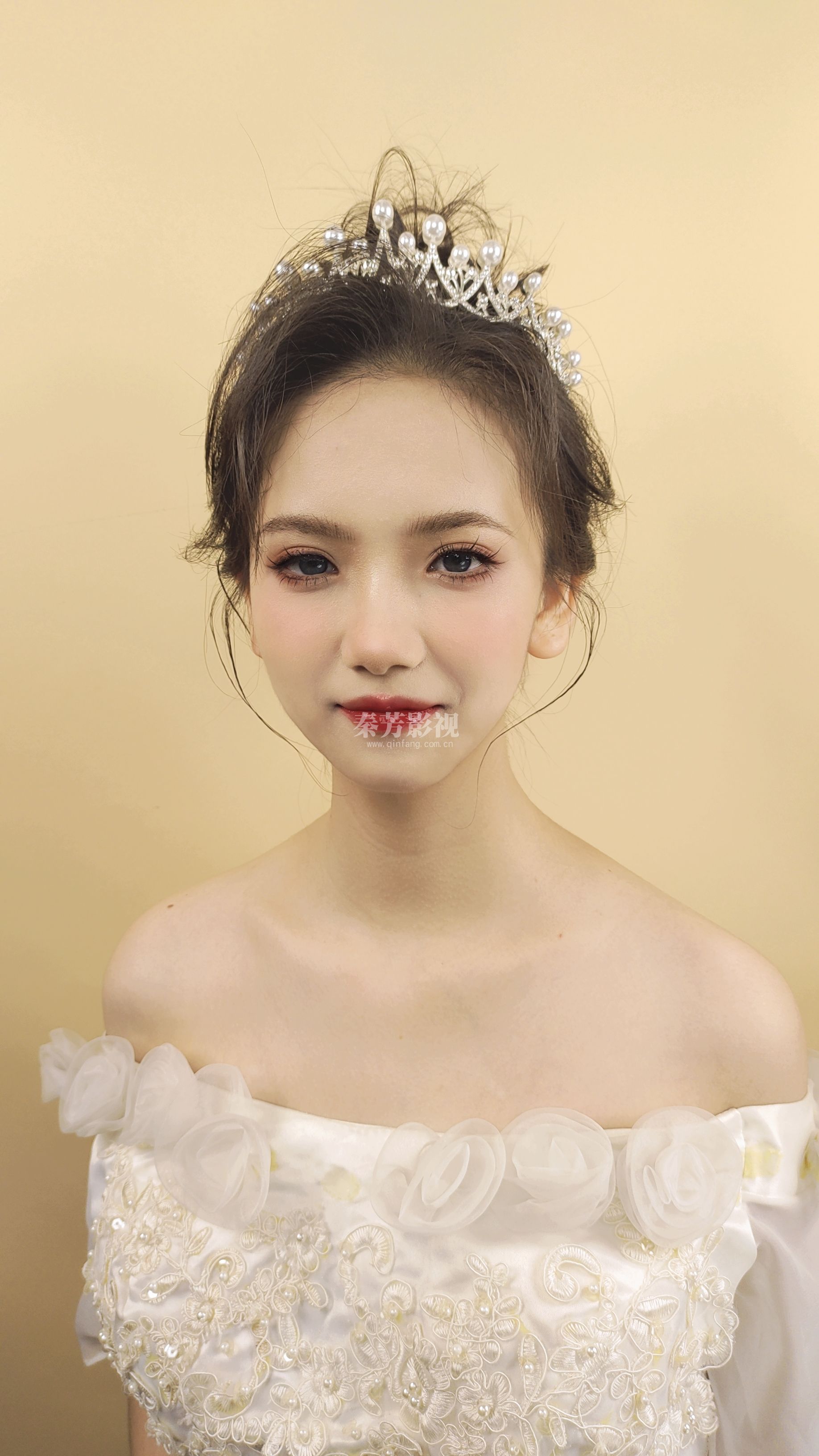 显老但足够漂亮的新娘子