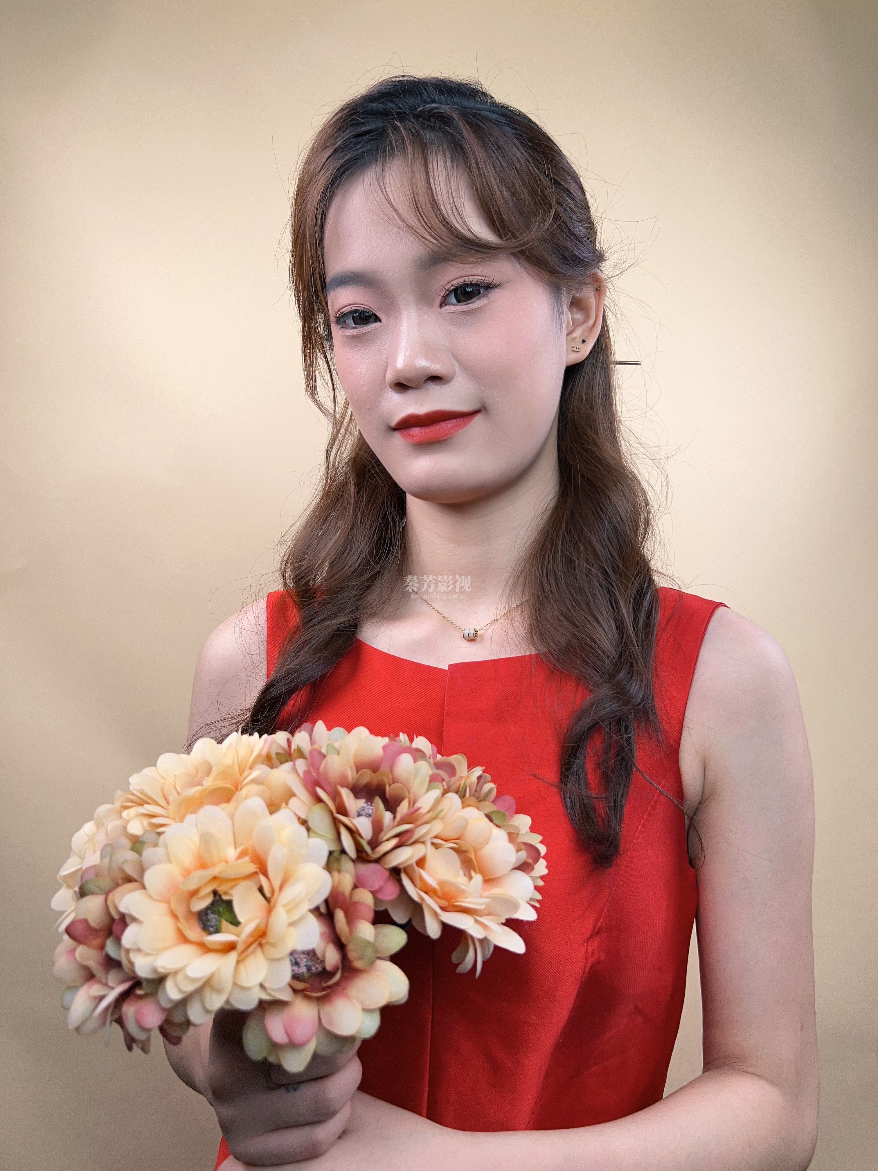 美女与鲜花的搭配