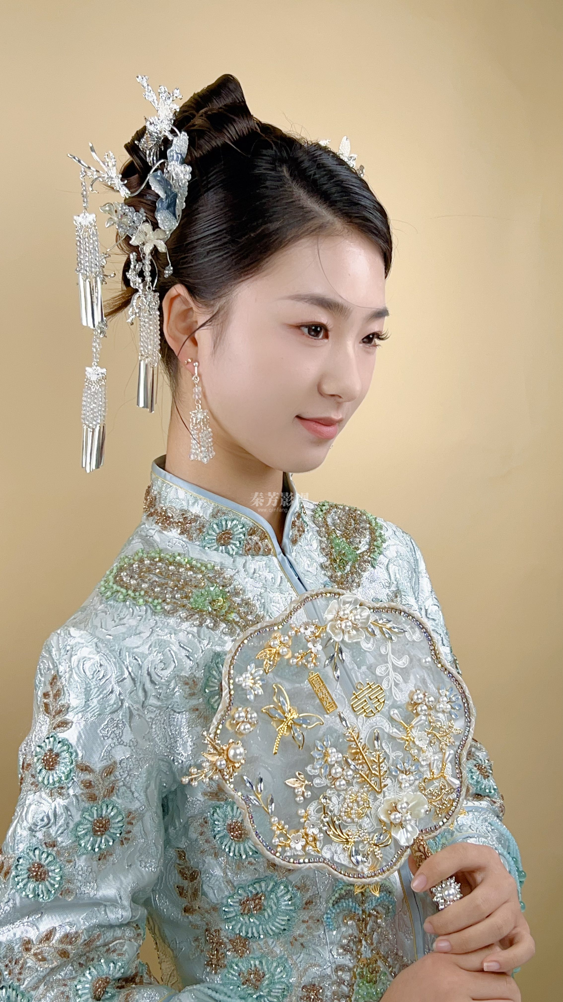 绣禾服新娘 只可惜不是红色的