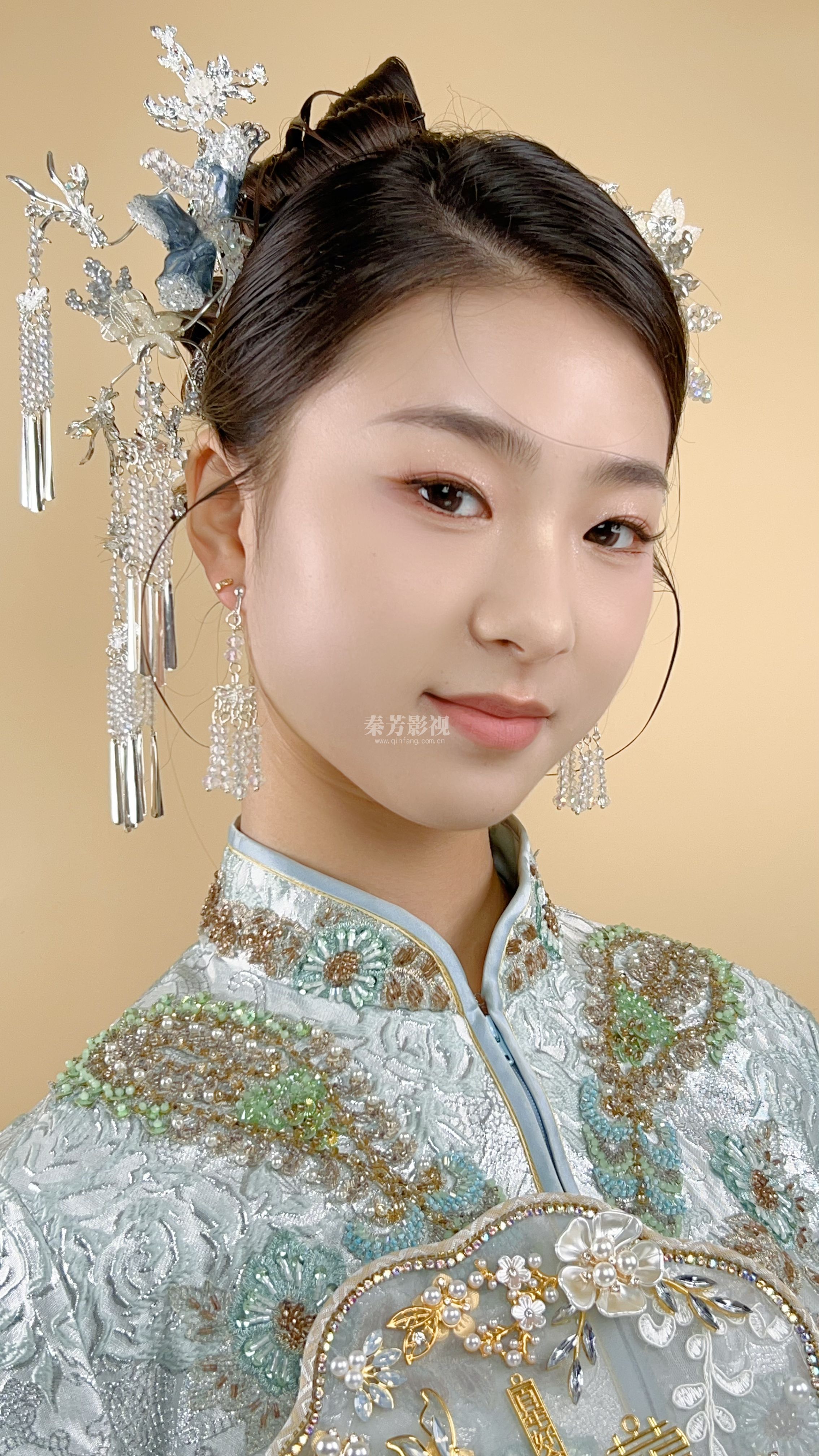 绣禾服新娘 只可惜不是红色的