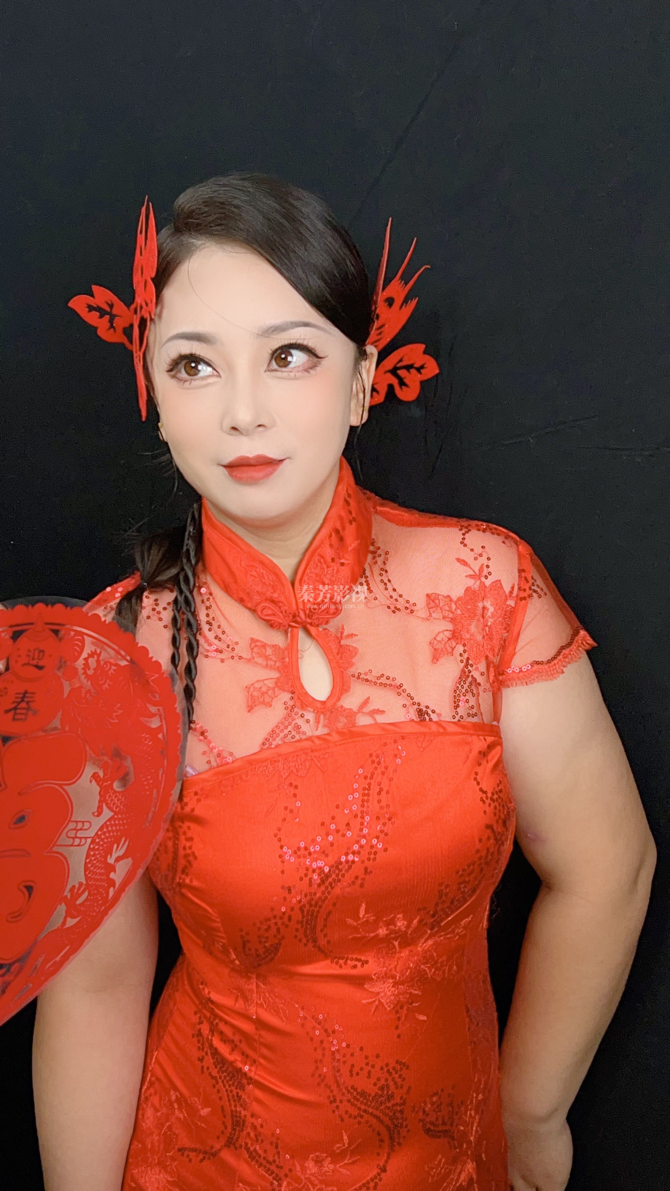 火红的新娘造型