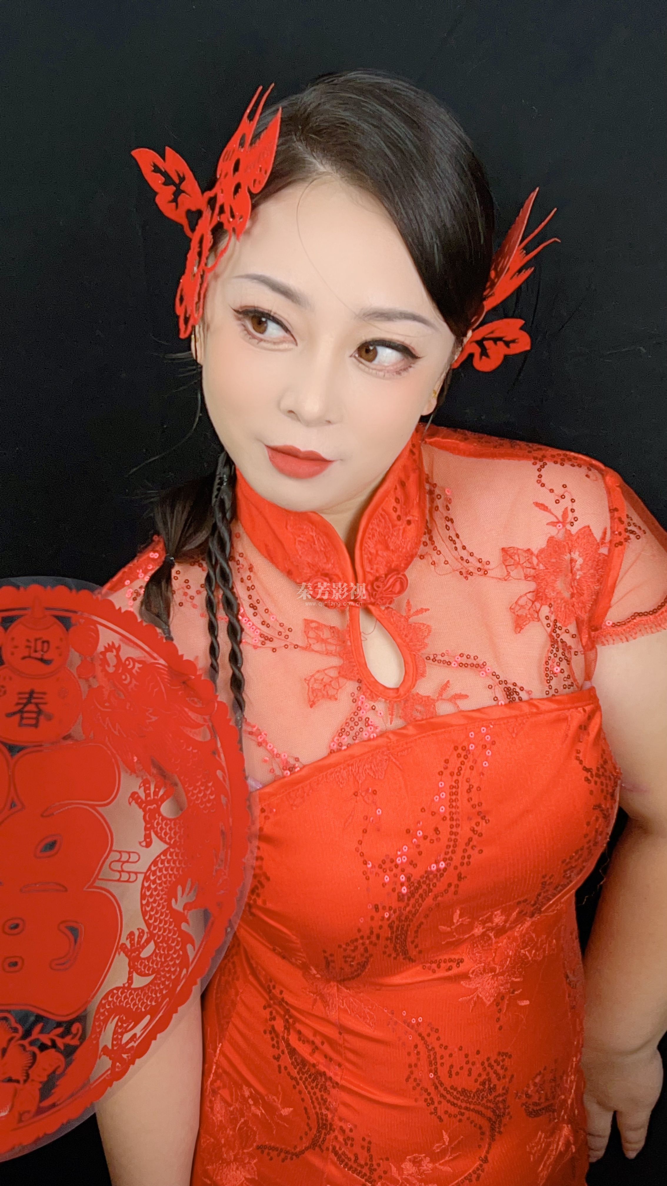 火红的新娘造型