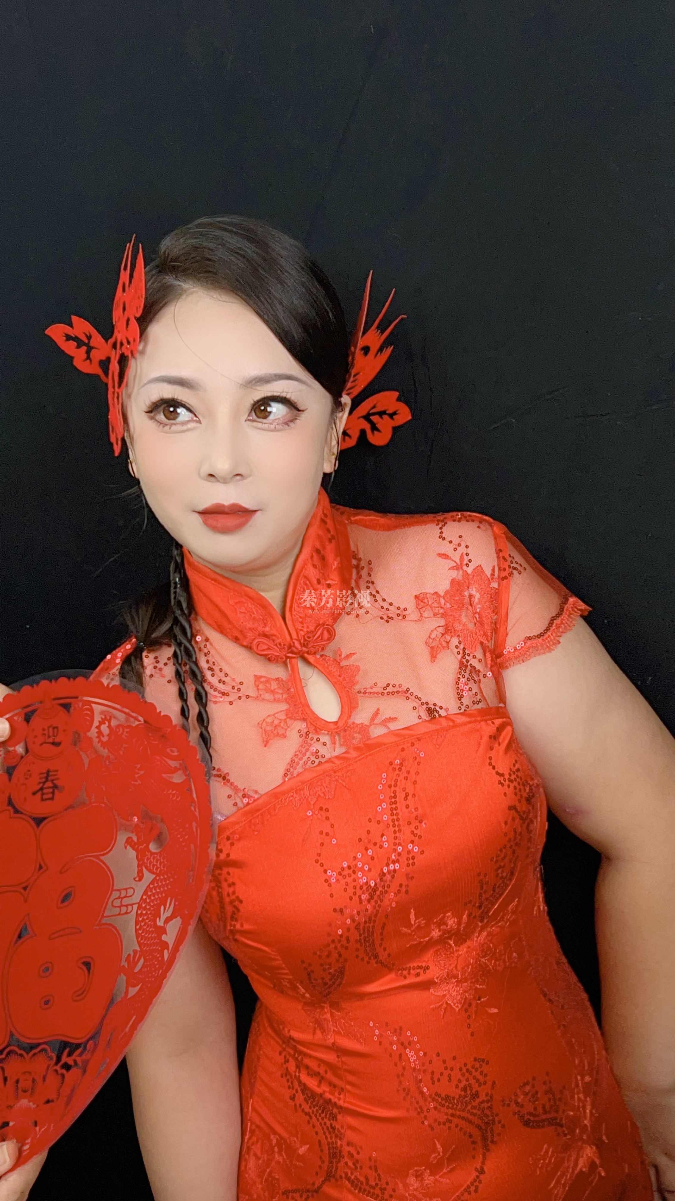 火红的新娘造型