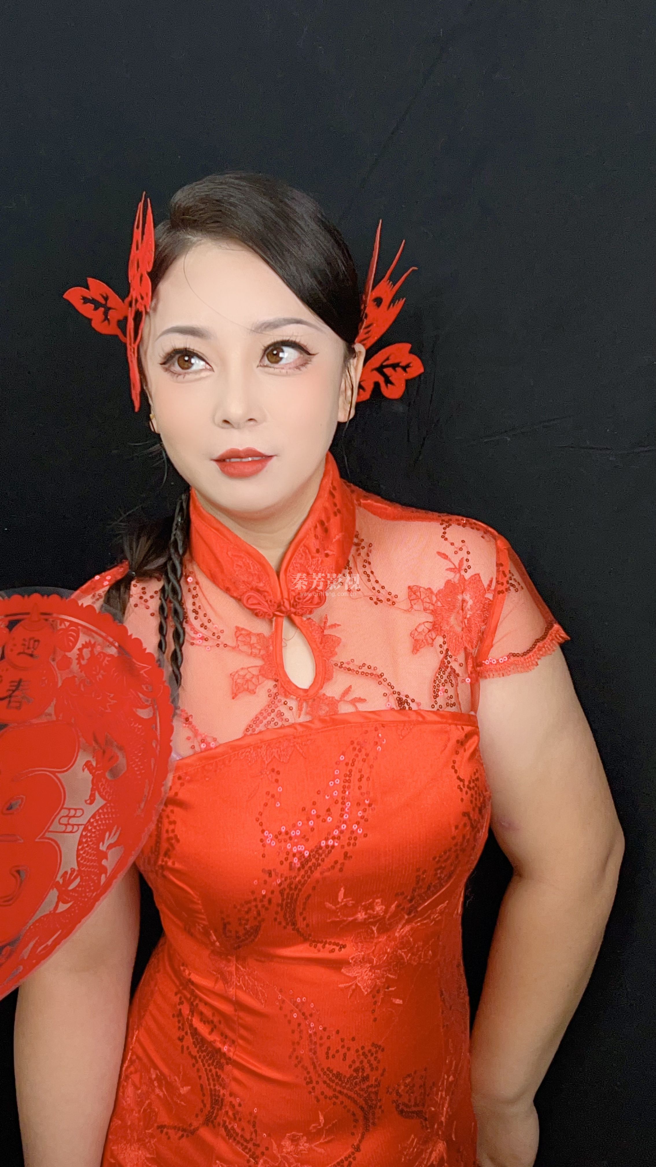 火红的新娘造型