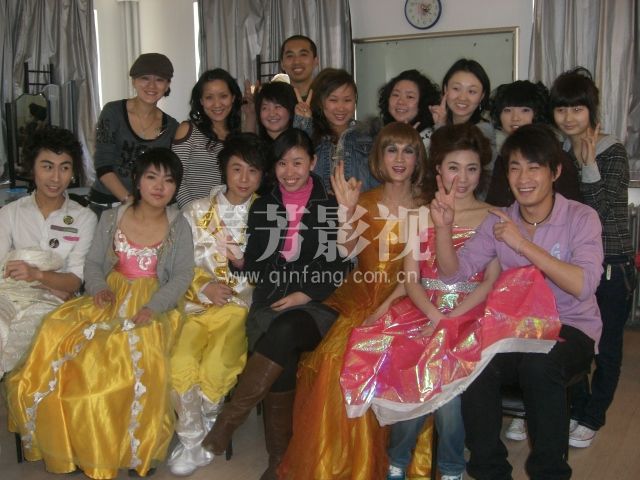 快毕业了 老师让考高级化妆师证 有必要吗