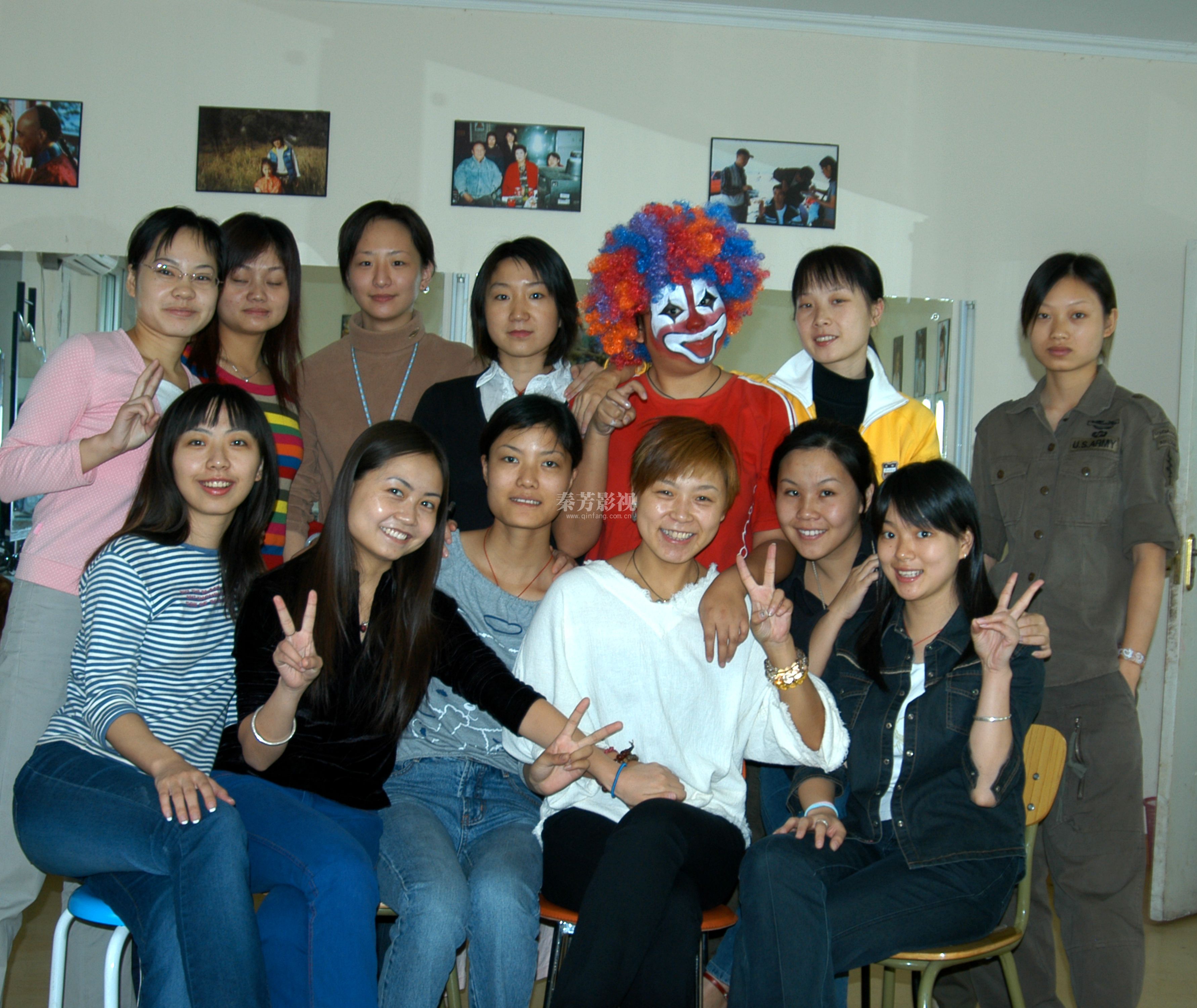 如何通过妆容表现角色的情绪变化