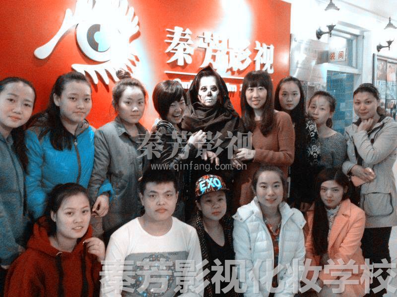 剧组化妆时如何快速适应新角色