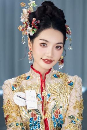 新娘秀禾服 标签未撕