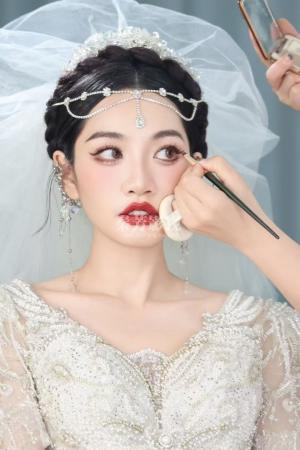 不常见的新娘装