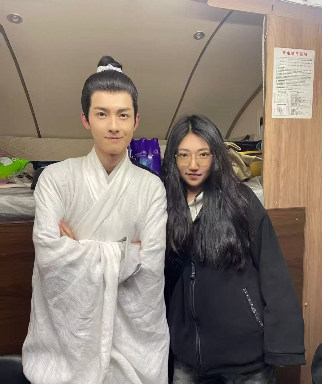 化妆师从学校分配进剧组，有可能见到明星吗