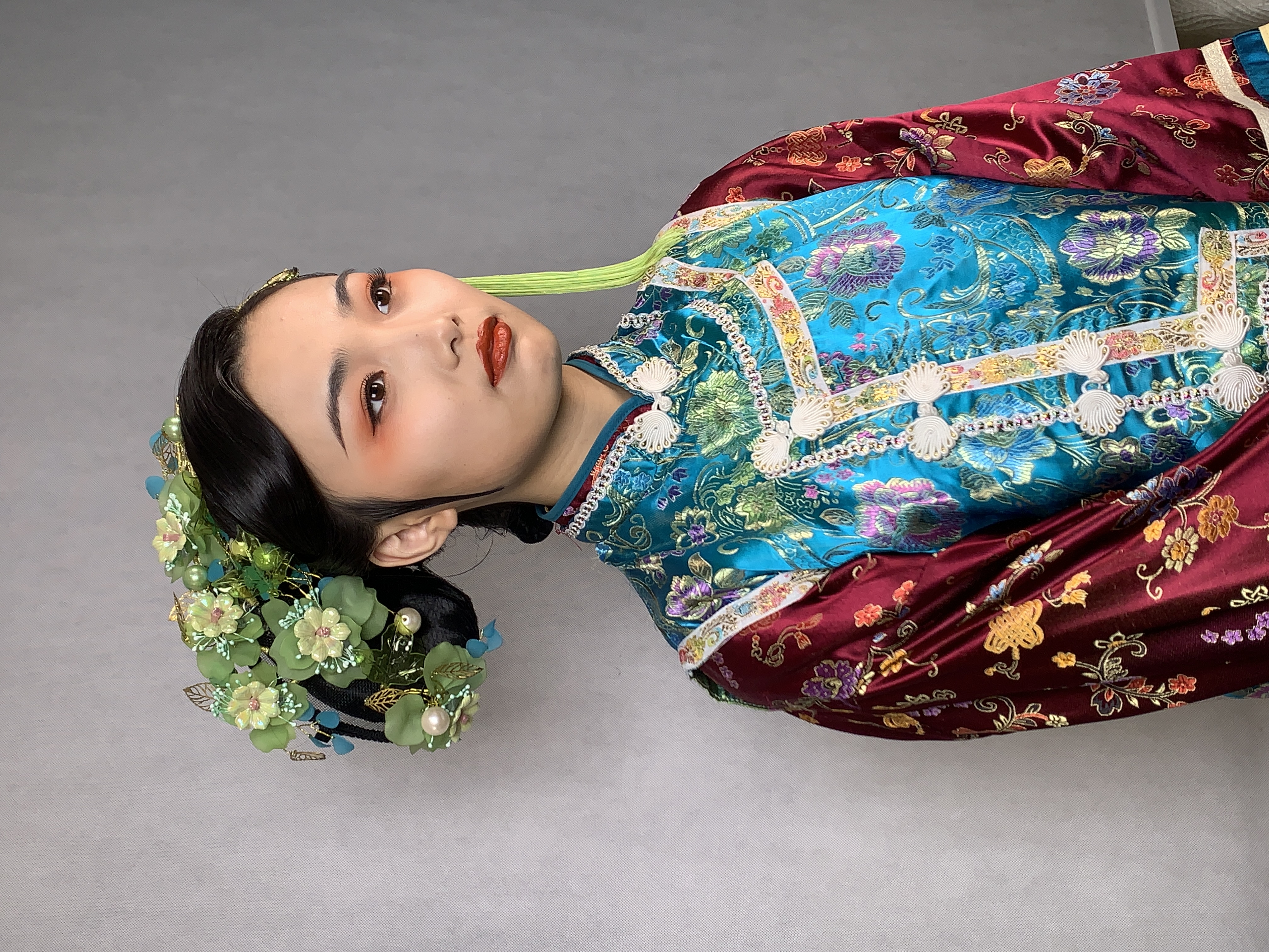 剧组化妆师的学历有多牛 真的是不需要学历的 