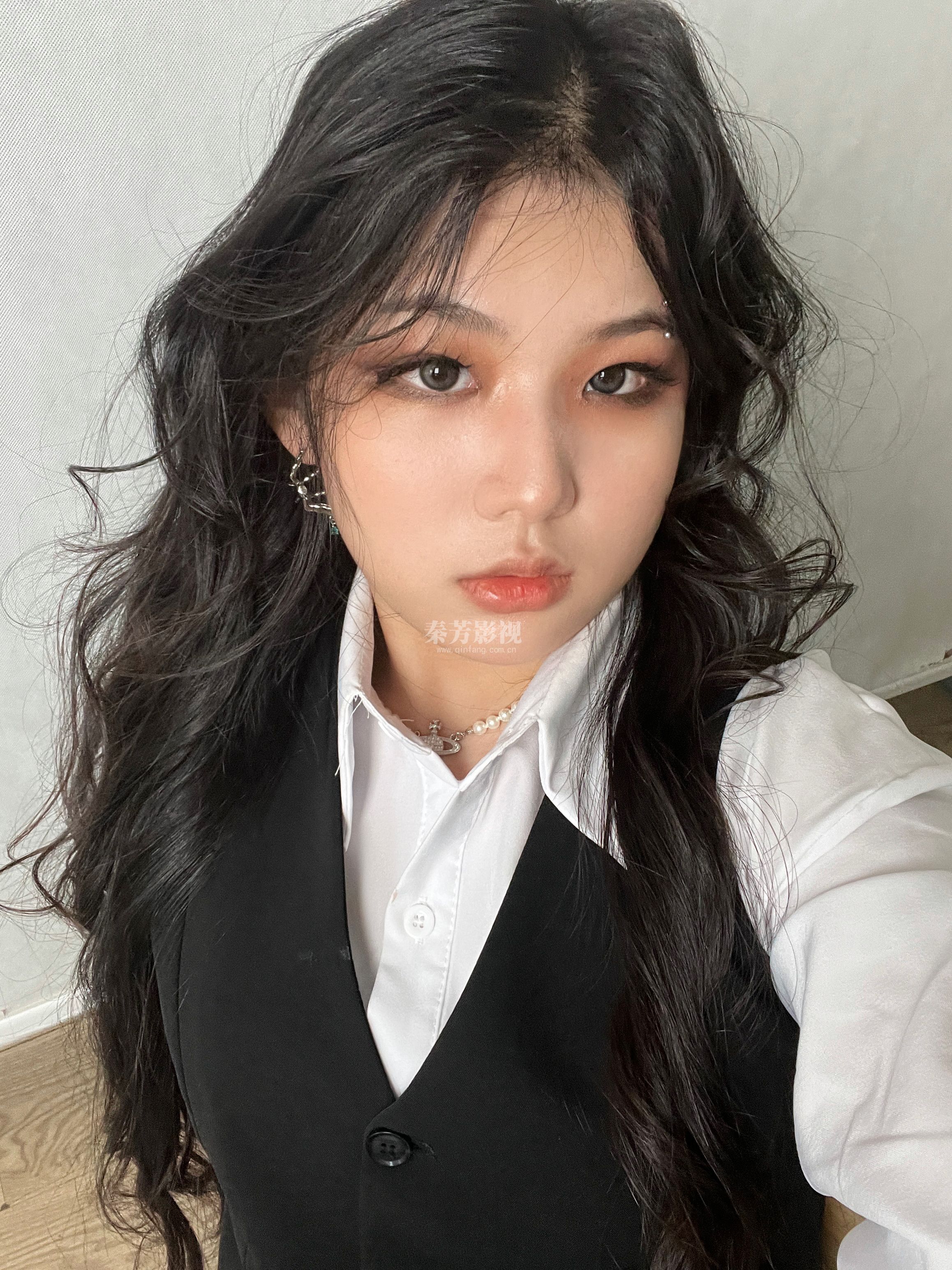 选择影视化妆学校时，需要重点考察哪些方面？