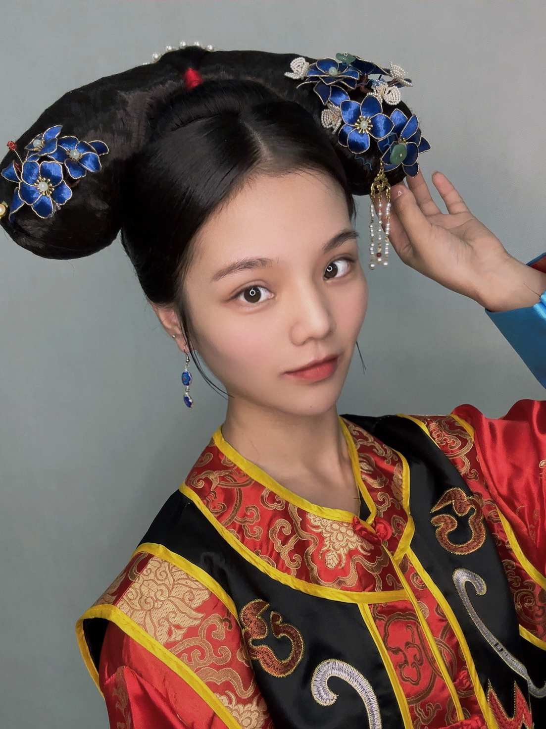 影视化妆毕业生：六步策略助力人脉与经验积累