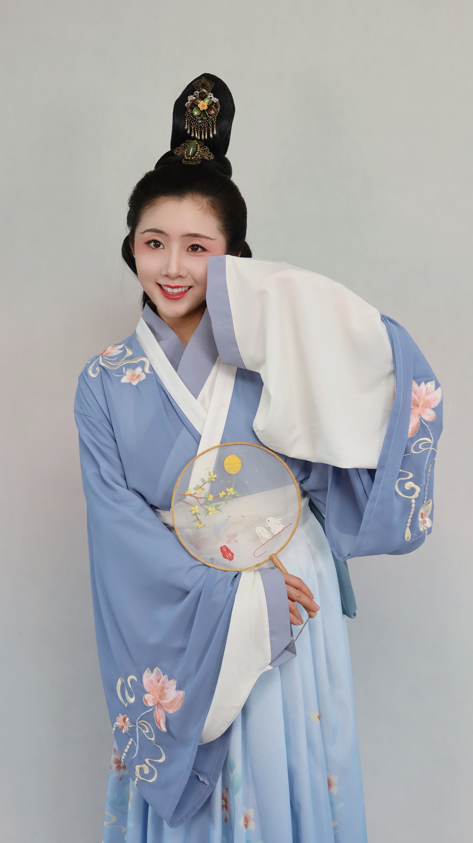 女生学影视化妆有哪些优势和劣势