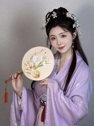 紫衣圆脸美女 学员都喜欢