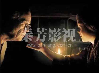 举例说明影视化妆是如何体现时间跨度的