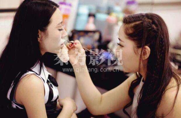影视化妆师因为工作地点不一样  ，所以水平也是不一样的