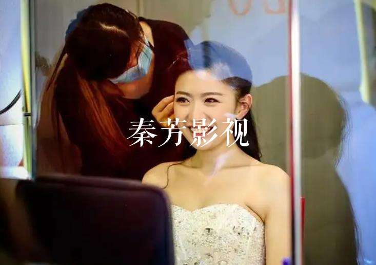 影视化妆师在电视台和综艺剧组的工作强度对比