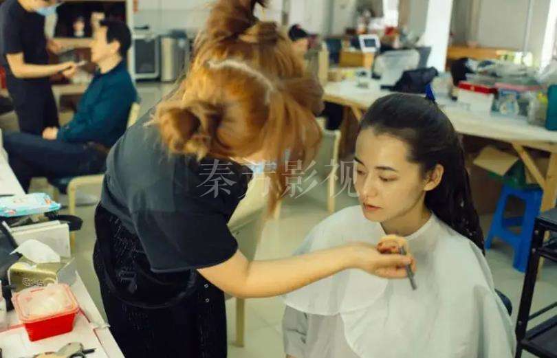 剧组化妆师可以通过哪些方式积累人脉资源