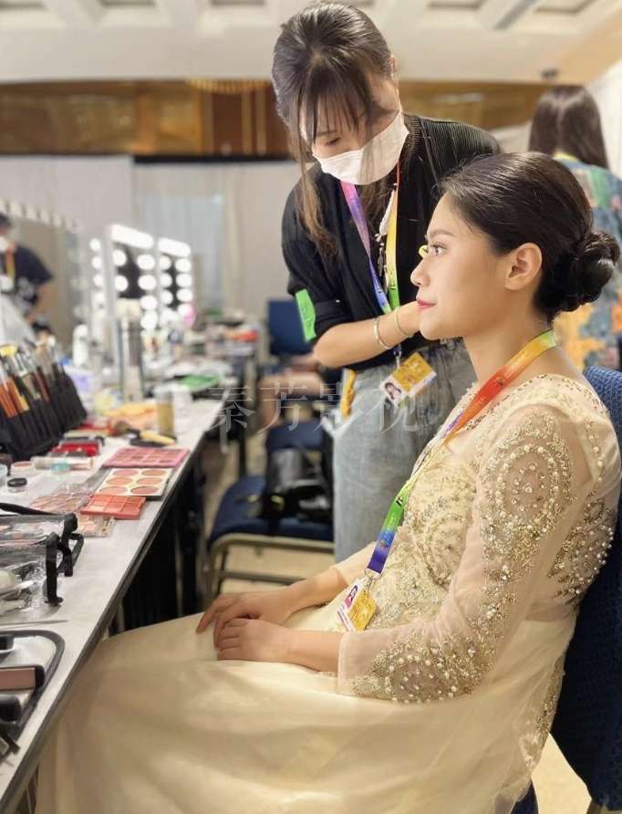 分享行业见解时，如何保护自己的创意和独特技术不被他人窃取